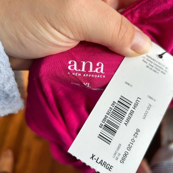 NWT ANA HOT PINK FLOWY SLEEVELESS BLOUSE - Picture 2 of 3